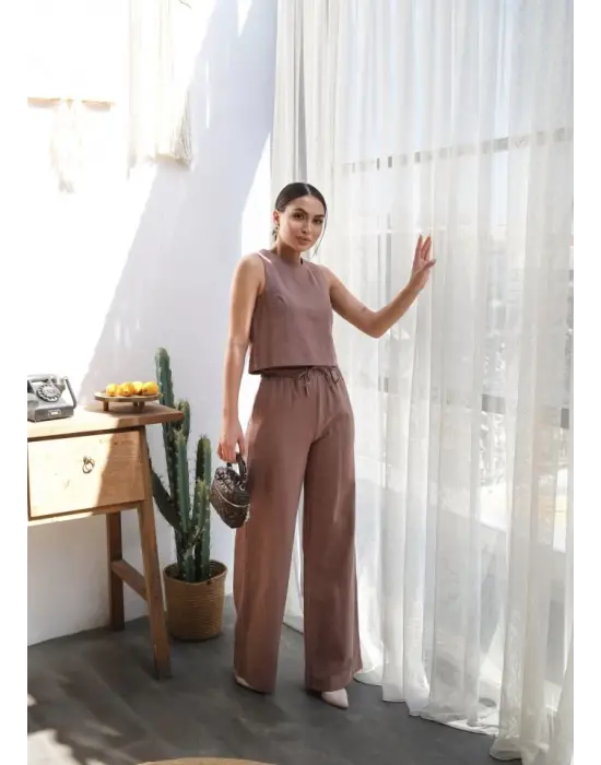 Omarı Rahatlık ve Şıklığı Bir Arada Sunan Keten Takım