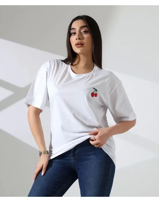 Etkileyici İşlemeli Tişört