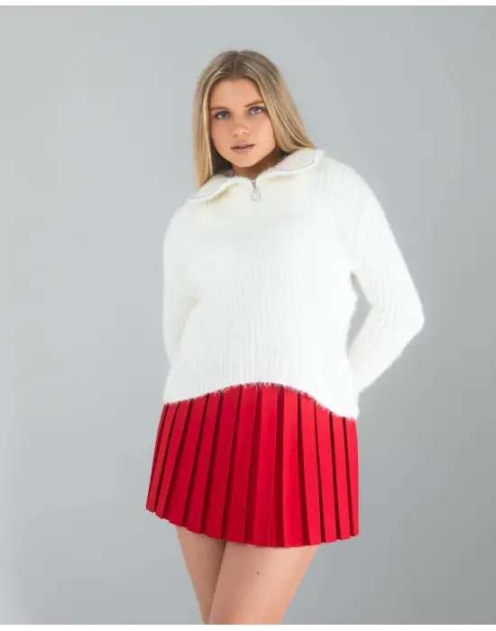 Omarı Parıldayan Kırmızı Etek - İnce Detaylarla Şıklık