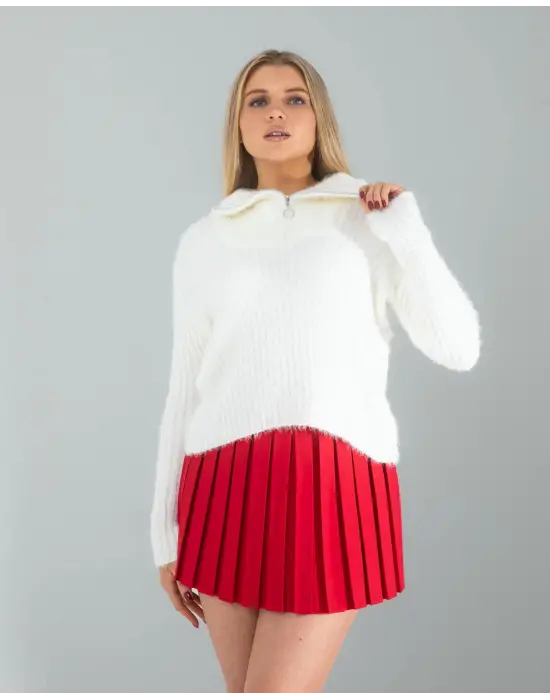 Omarı Parıldayan Kırmızı Etek - İnce Detaylarla Şıklık