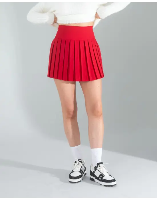 Omarı Parıldayan Kırmızı Etek - İnce Detaylarla Şıklık