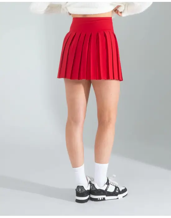 Omarı Parıldayan Kırmızı Etek - İnce Detaylarla Şıklık