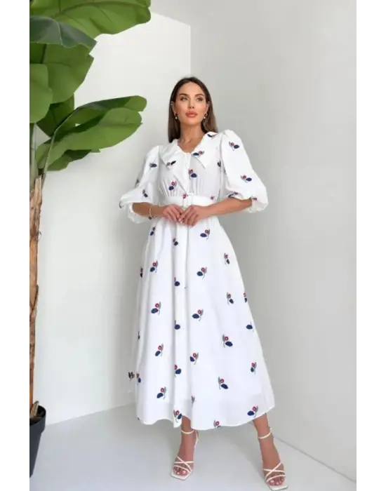 Kırmızı Yakası Çiçek Motifli Kemerli Elbise