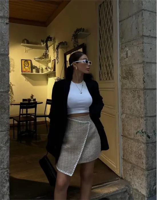 Omarı Zarif Elbiselerde Yaza Uygun Stil Şanel Kapak Detayı