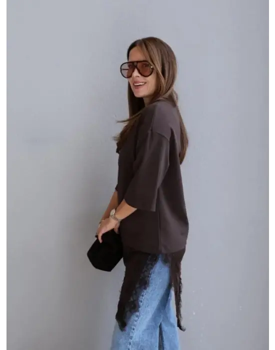 Kısa Kollu Asimetrik Kesim Dantel Güpür Detay Bluz