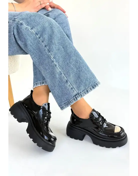 Kiya Siyah Rugan Dolgu Topuk Oxford Ayakkabı