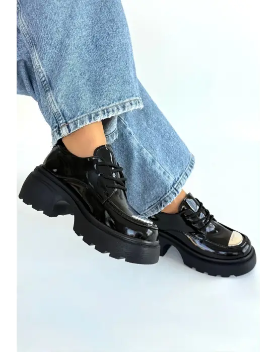 Kiya Siyah Rugan Dolgu Topuk Oxford Ayakkabı