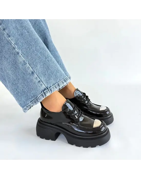 Kiya Siyah Rugan Dolgu Topuk Oxford Ayakkabı