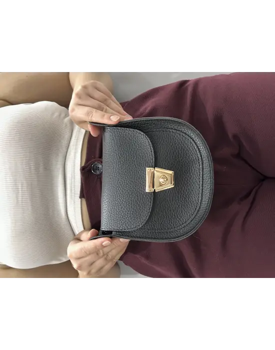 Omarı Şık Siyah Cilt Çanta Modelleri