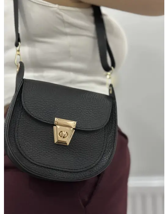 Omarı Şık Siyah Cilt Çanta Modelleri