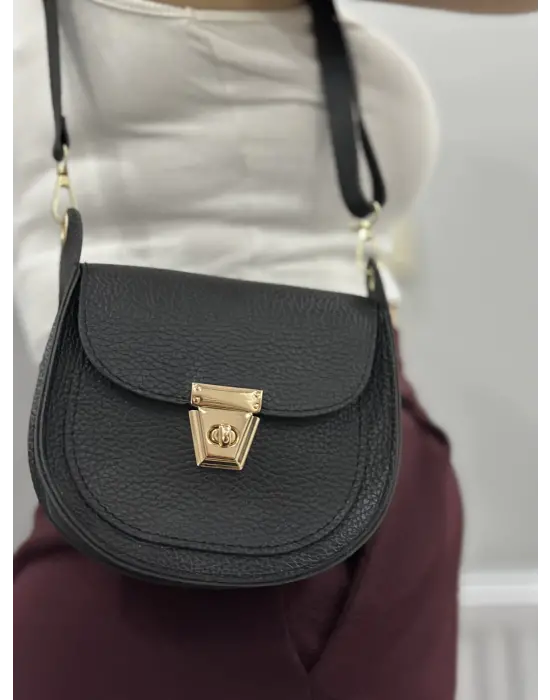 Omarı Şık Siyah Cilt Çanta Modelleri