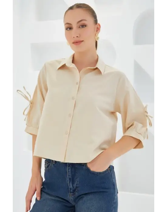 Kol Detaylı Bej Crop Gömlek 20246
