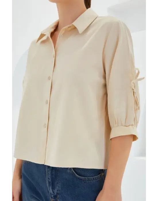 Kol Detaylı Bej Crop Gömlek 20246