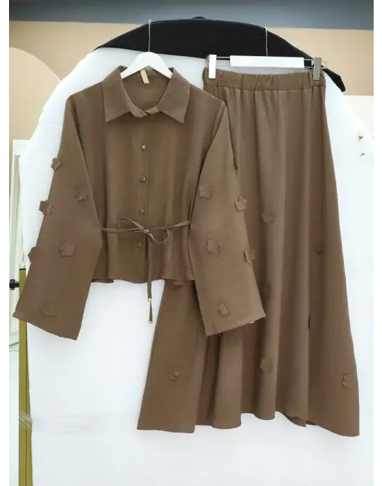 Kolları Ve Eteği Çiçekli Beli Bağcıklı Gömlek Etek İkili Modal Takım  -Kahve