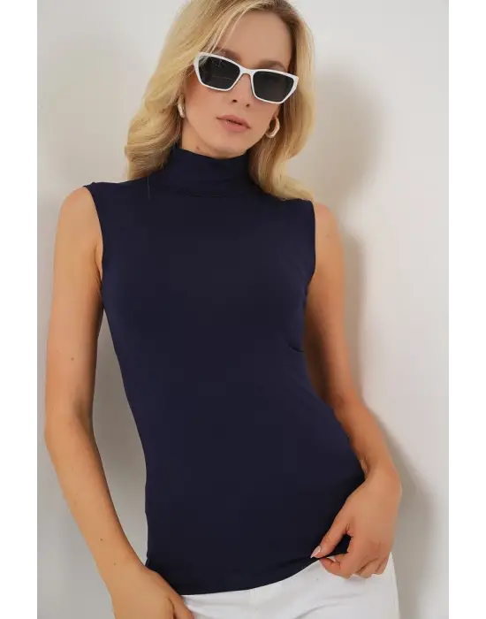Göz Alıcı Kolsuz Body - Lacivert