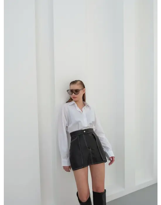 Siyah Kontrast Deri Etek - Trendy ve Şık Moda Önerisi