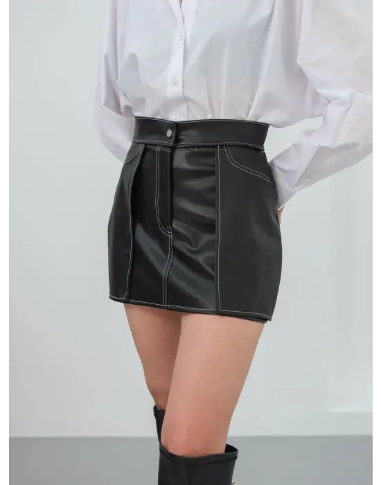 Siyah Kontrast Deri Etek - Trendy ve Şık Moda Önerisi