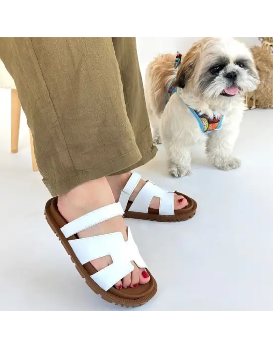 Omarı Yumuşak Tabanlı Beyaz Terlik