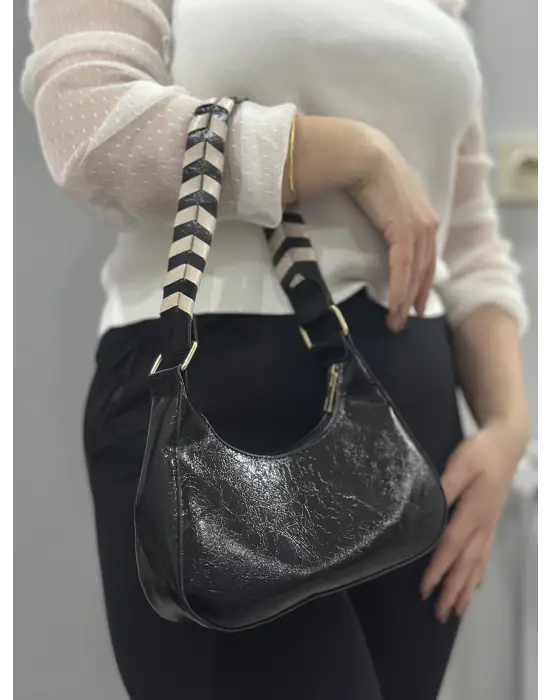 Omarı Siyah Deri Klasik Çanta