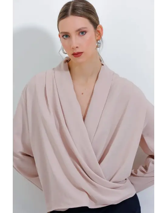 Krem Kruvaze Yaka Dökümlü Saten Bluz 0492