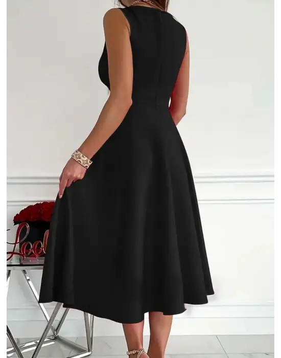 Omarı Sadece Eteğiyle Şıklık: Kruvaze Yaka Mini Elbise