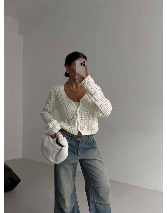 Omarı Minimalist Beyaz Triko Hırka