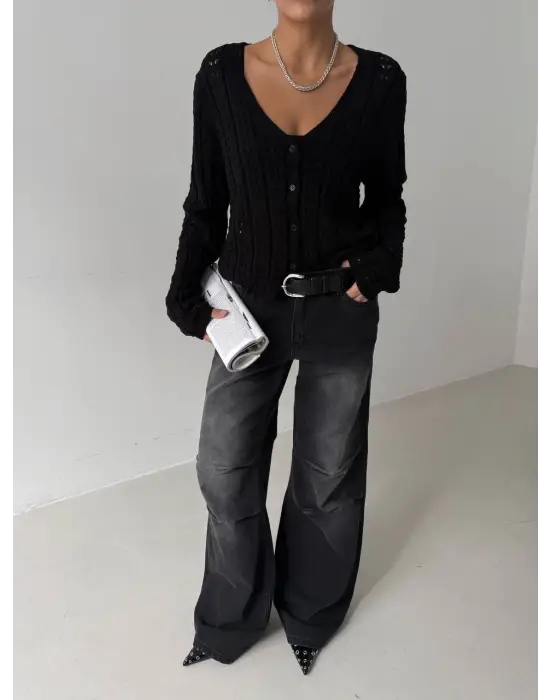 Omarı Siyah Düğmeli Örgü Triko Hırka