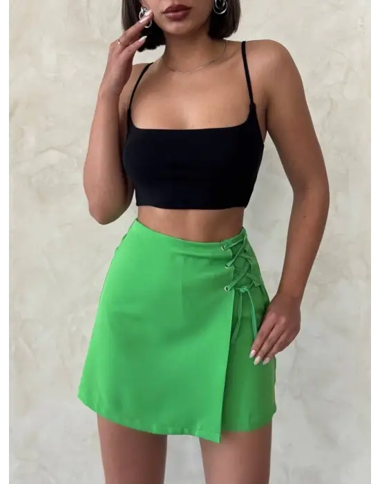 Omarı Yeşil Kuş Gözü Etek Şort - Etkileyici ve Hafif Tasarım