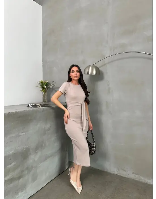 Kuşaklı mdl esnek kumaşlı elbise bej pt