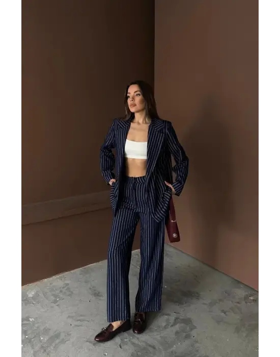Omarı Şık Lacivert Çizgili Takım Elbise Seti
