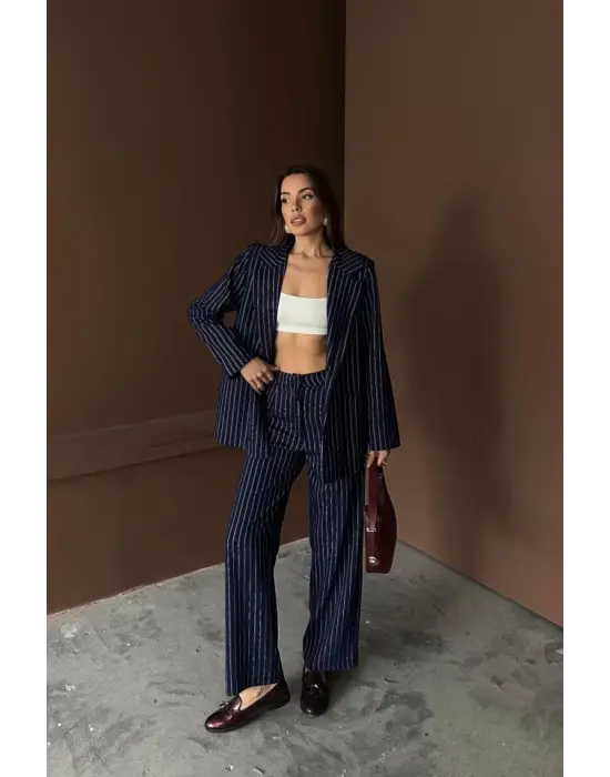 Omarı Şık Lacivert Çizgili Takım Elbise Seti