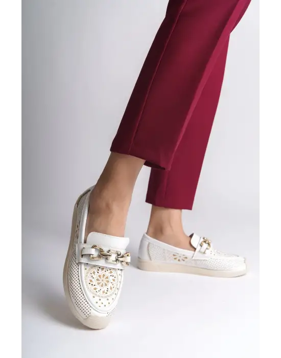 LAYLA Bağcıksız Rahat tabanlı ayakkabı Rahat Tabaan Çiçek Desenli Bayan Babet Ayakkabı  CKısa Topuk - Beyaz