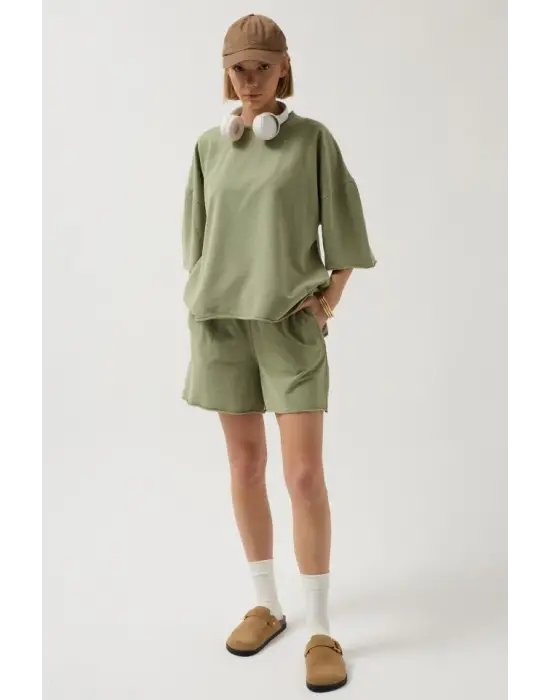 Lazer Kesim Bağcık Detay Şort