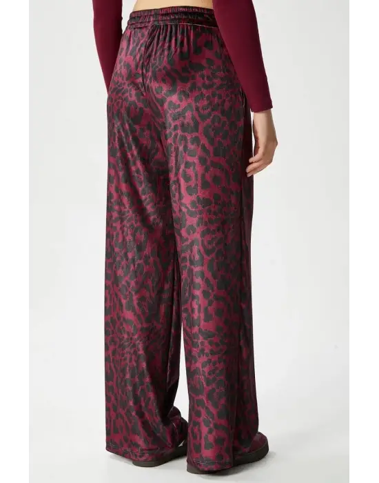 Omarı Şık ve Trend Leopar Desenli Pantolon
