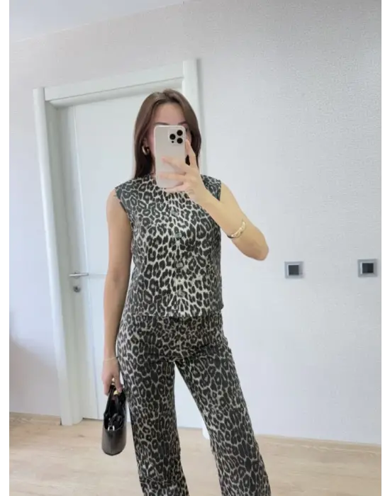 Leopar Desenli Düğmeli Bluzlu Pantolon İkili Takım -Leopar