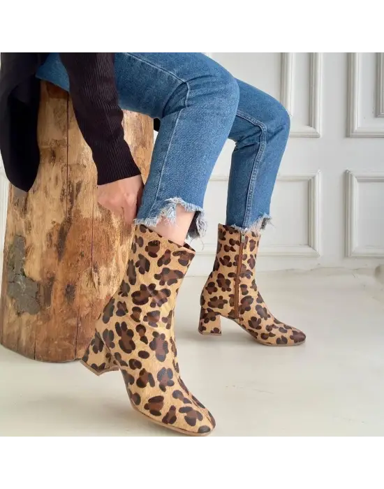 Omarı Leopar Desenli Streç Topuklu Bot