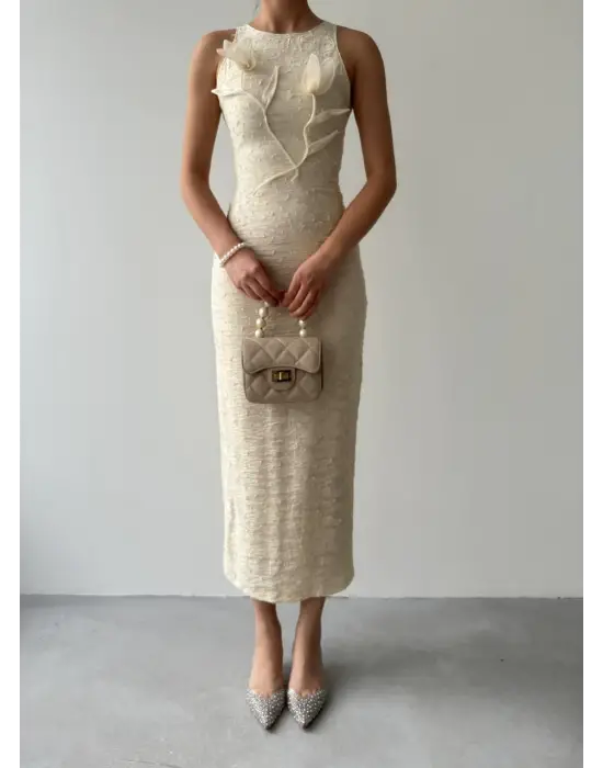 Omarı Çiçek Desenli Zarif Elbise