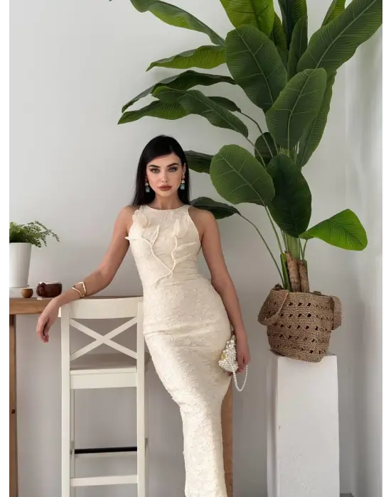 Omarı Çiçek Desenli Zarif Elbise