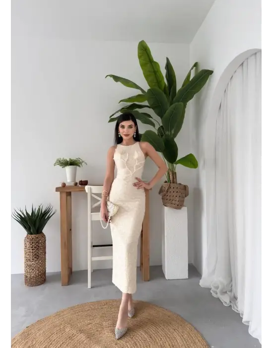 Omarı Çiçek Desenli Zarif Elbise