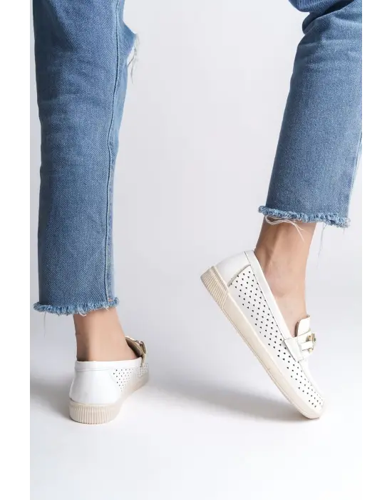 Çarpıcı Kalp Desenli Beyaz Bayan Babet