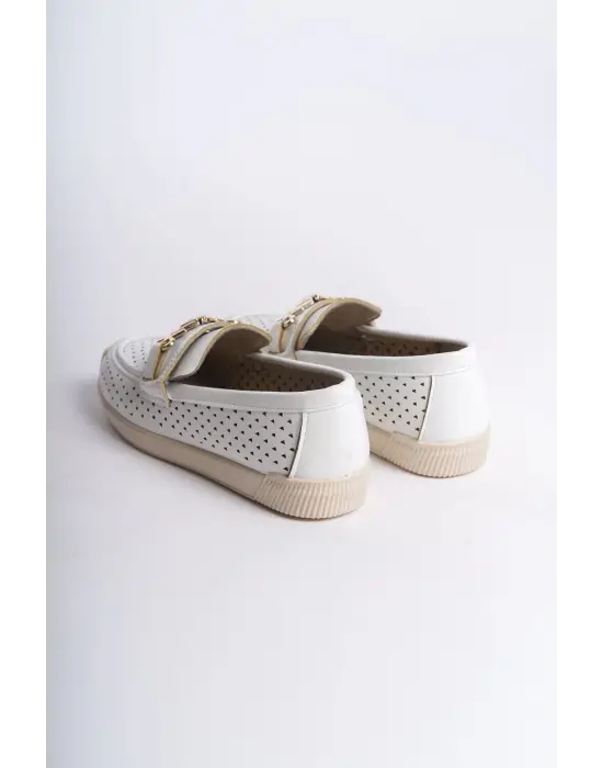 Çarpıcı Kalp Desenli Beyaz Bayan Babet