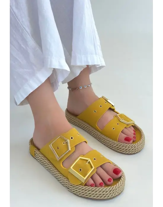 Omarı Rahat ve Şık Sarı Nubuk Çift Tokalı Terlik