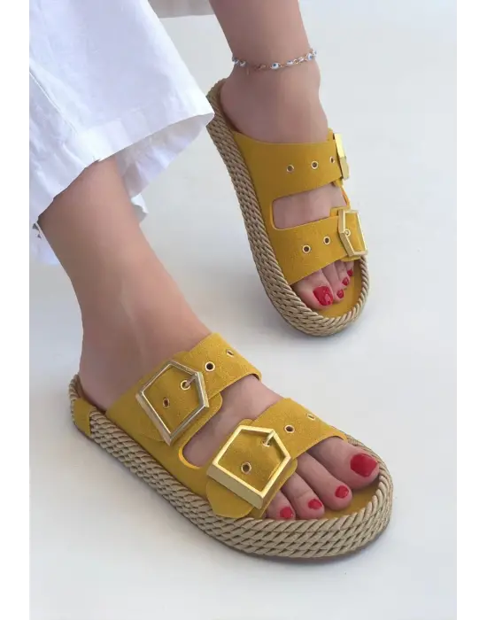 Omarı Rahat ve Şık Sarı Nubuk Çift Tokalı Terlik