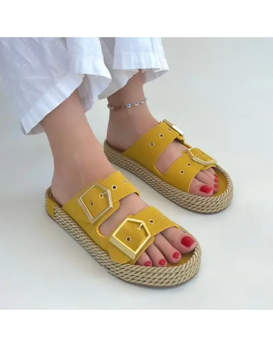 Omarı Rahat ve Şık Sarı Nubuk Çift Tokalı Terlik