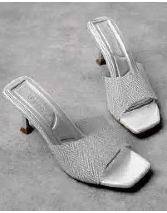 Omarı Platin Simli Topuklu Terlik - Şıklığı ve Rahatlığı Bir Arada Sunar