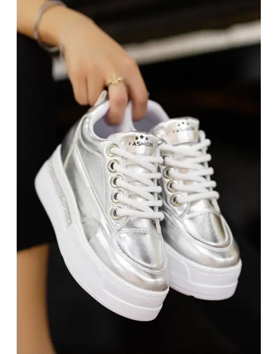 Lulu Gümüş Rugan Bağcıklı Spor Ayakkabı