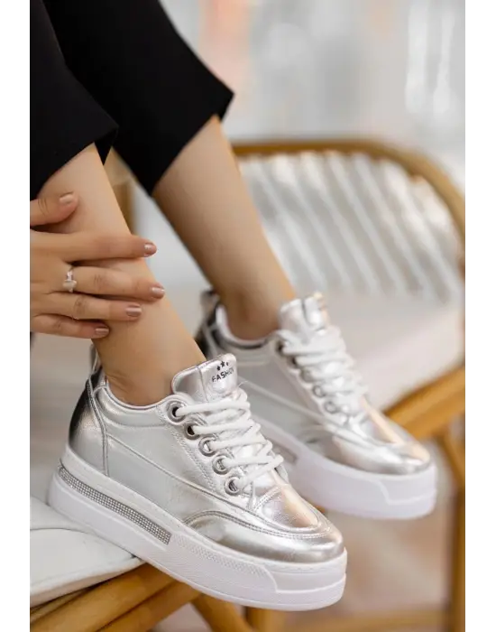 Lulu Gümüş Rugan Bağcıklı Spor Ayakkabı