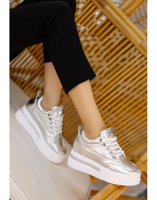 Lulu Gümüş Rugan Bağcıklı Spor Ayakkabı