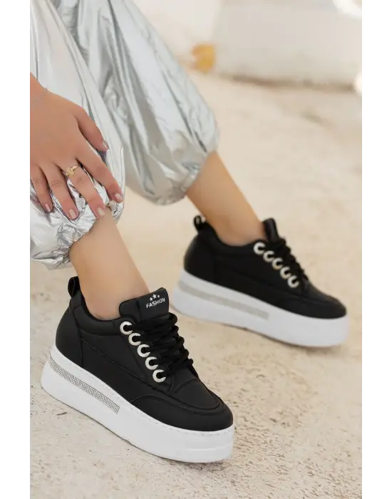 Zarif Bağcıklı Spor Ayakkabı