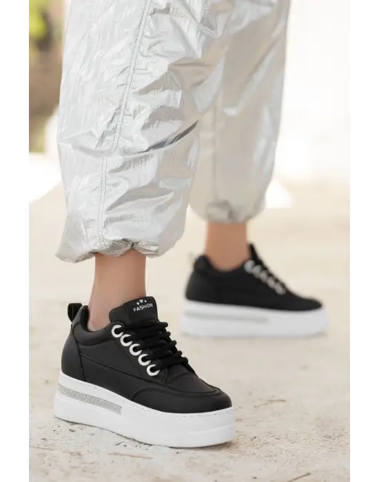 Zarif Bağcıklı Spor Ayakkabı